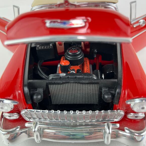 Maisto 1955 Chevrolet Nomad Wagon 1:18 Scale Die Cast Car Model - Picture 8 of 9